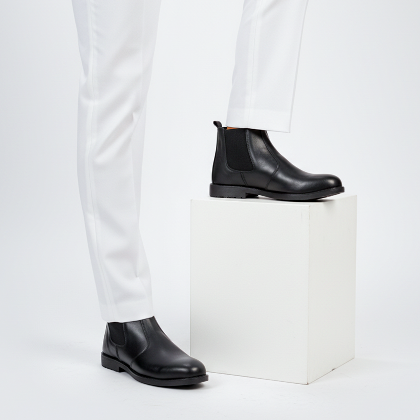 Elnoir Classic Chelsea Boot - Black